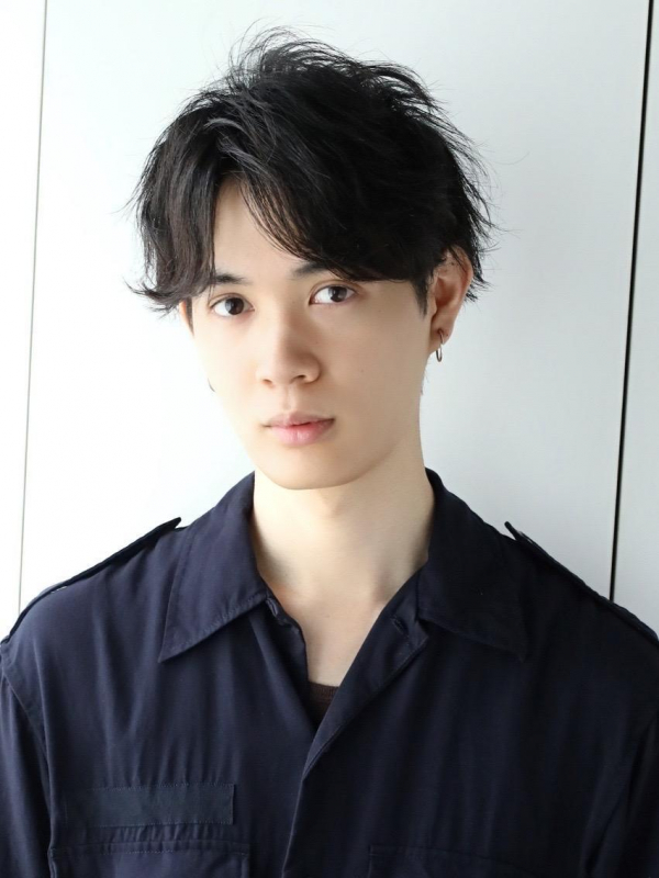 色気たっぷりメンズ無造作パーマ