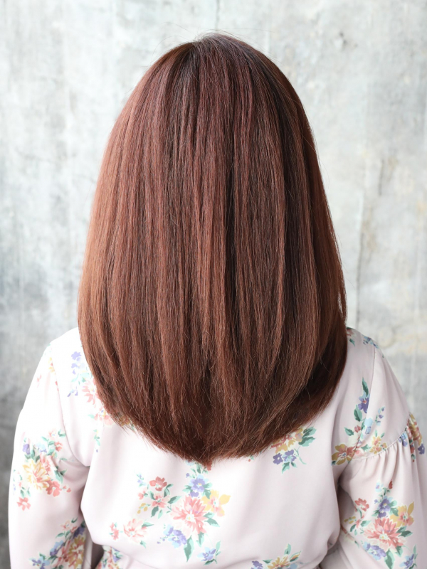 シースルーバング×暖色カラーのミディアムレイヤーストレート