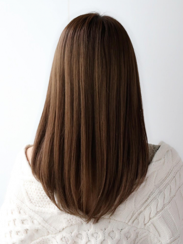 ナチュラルなミディアムレイヤーストレート