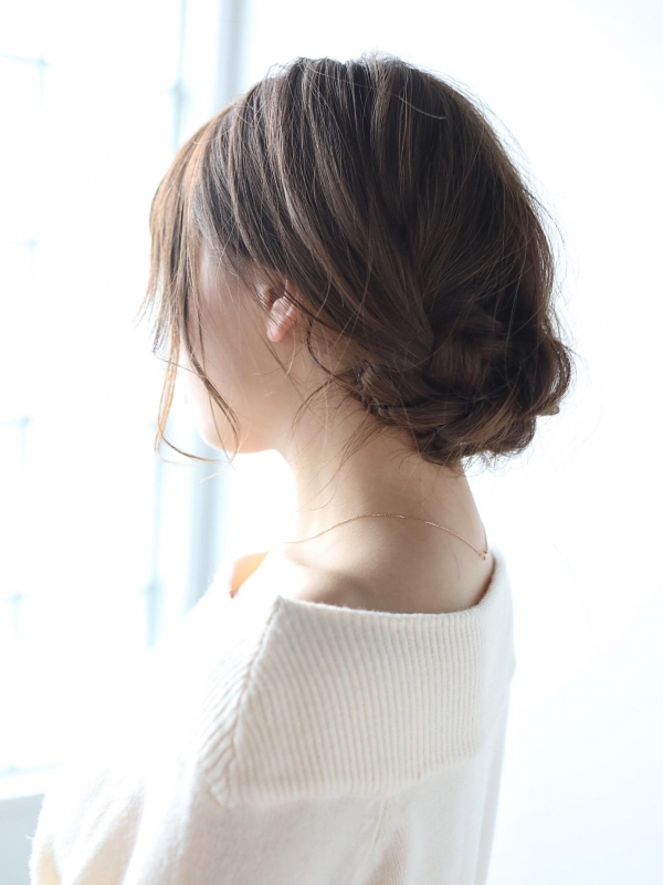 ツイン三つ編み×サイドアップの簡単ミディアムアレンジ