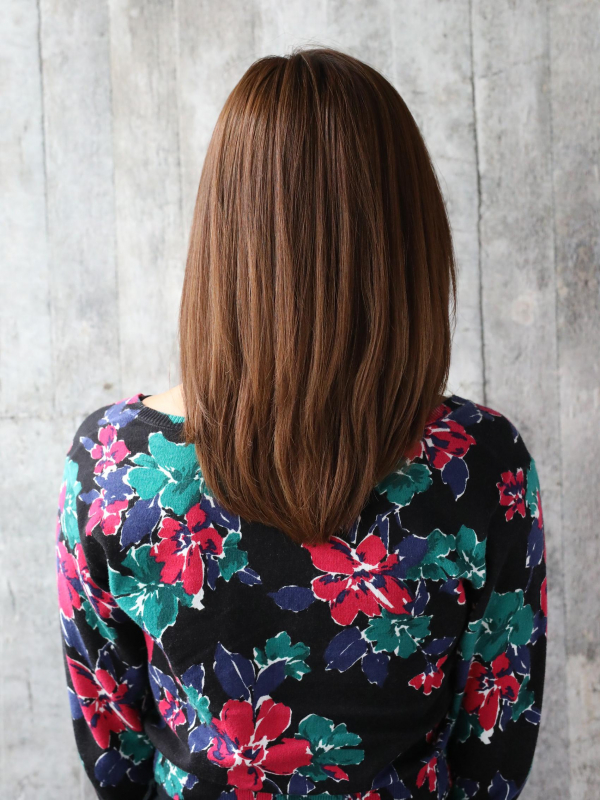 小顔になれるミディアム×レイヤーストレート