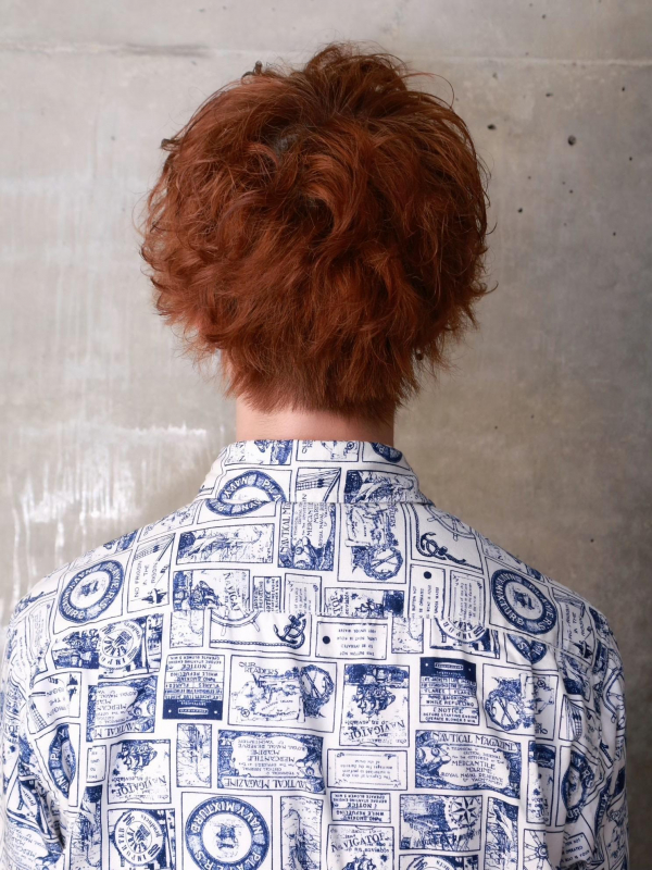 外ハネ×メンズパーマで小顔効果スタイル