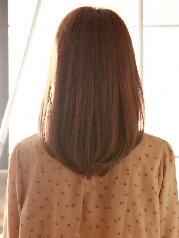 前髪ありの愛されミディアム内巻きワンカール