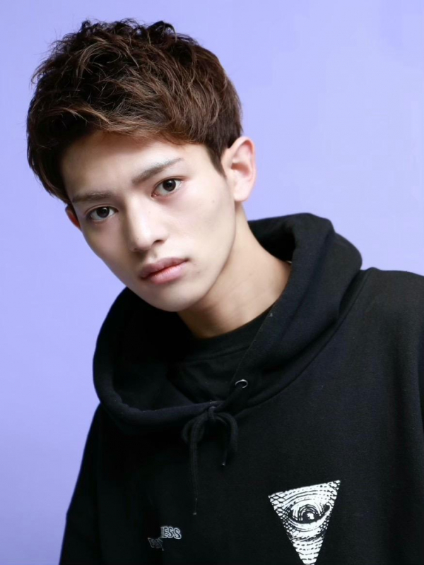 アップバングが爽やかなメンズのおしゃれショート