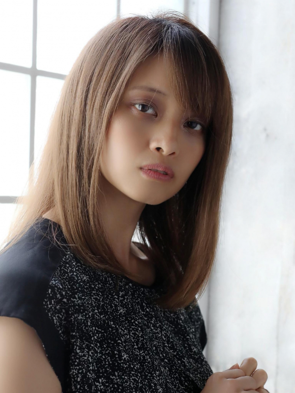 伸ばしかけにおすすめ！クールなミディアムストレート