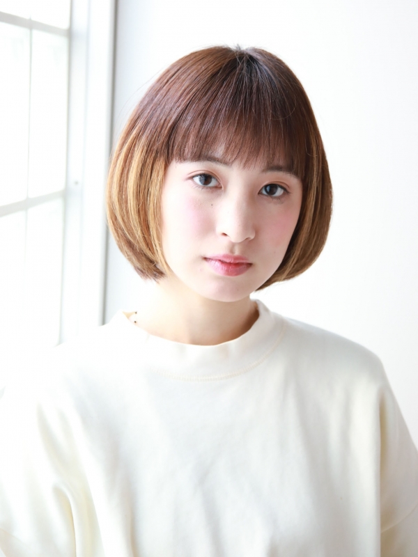 広瀬すずさん風髪型！大人ガーリーなオン眉ショートボブ