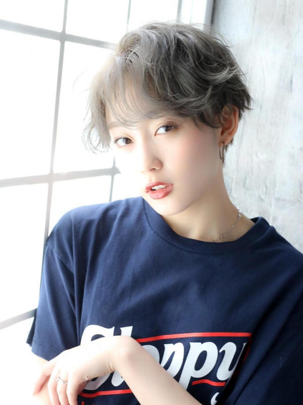 アッシュカラー×ゆるパーマで大人のおしゃれショートボブ