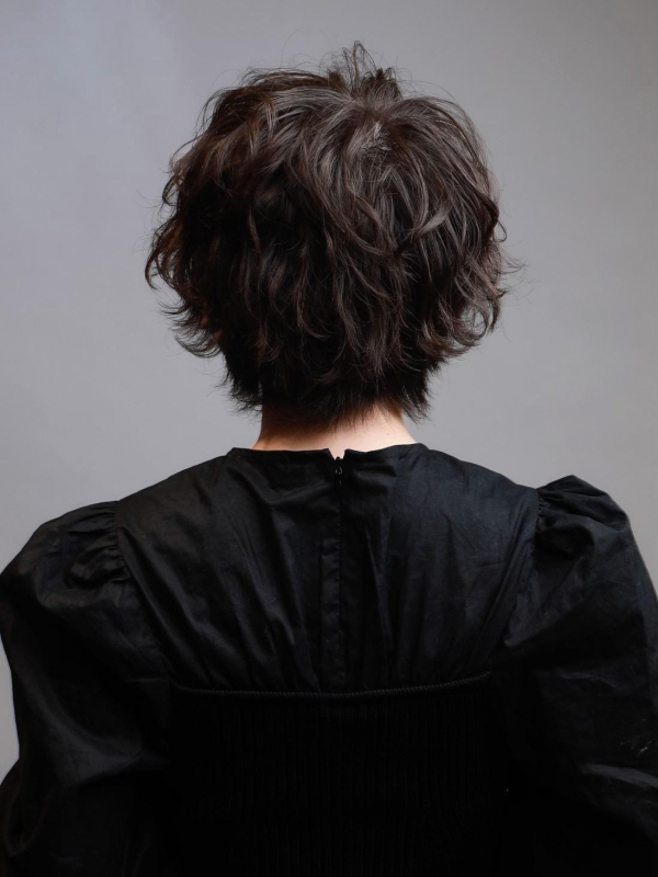 しっかり強めカールの前髪ありショートボブパーマ