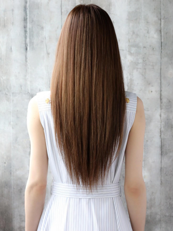 長め前髪のセクシーロングヘア