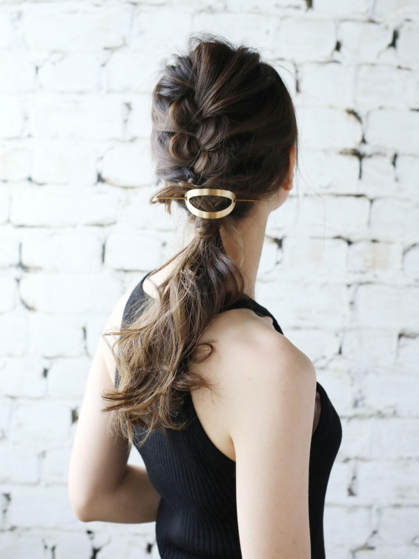 前髪なしロングヘアの編み込みポニーテールアレンジ