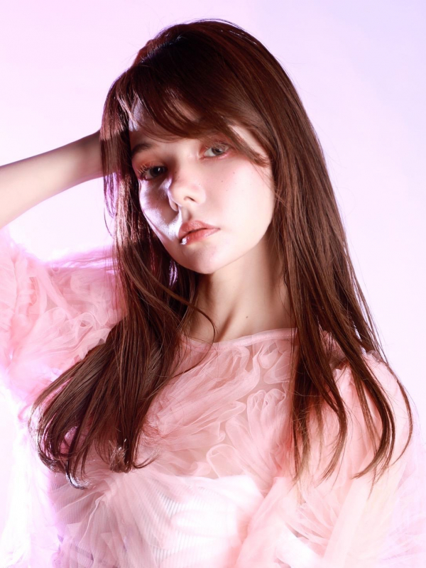 ナチュラル内巻きストレートのセミロング