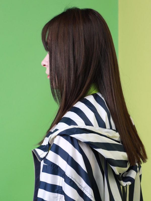 切りっぱなしぱっつんストレートのセミロング