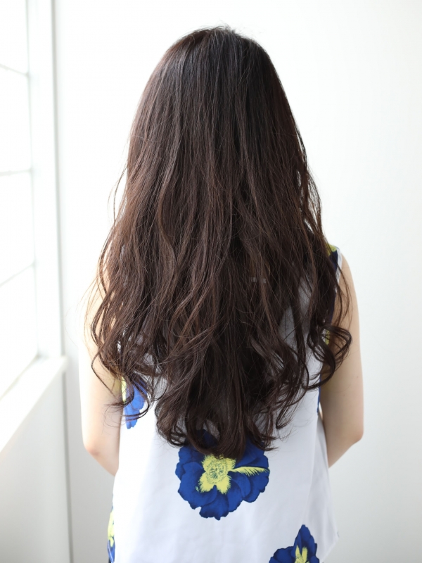 前髪なし×毛先ゆるふわパーマのロングヘア