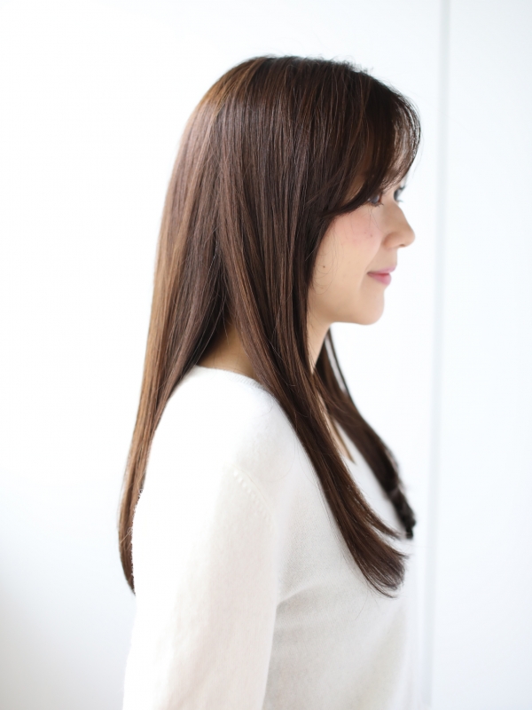 レイヤー少なめ韓国風ストレートロングヘア