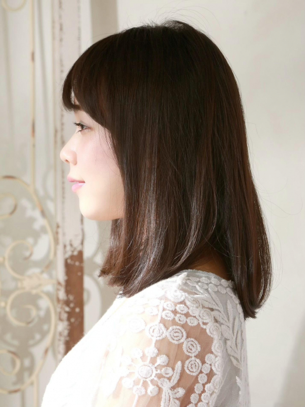 ダークブラウン×内巻きワンカールミディアム