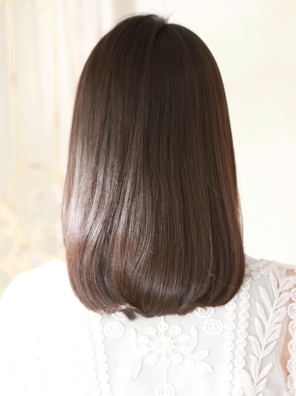 ダークブラウン×内巻きワンカールミディアム