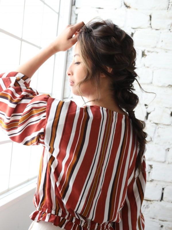 存在感抜群！ロングヘアの編み込みまとめ髪