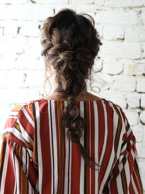 存在感抜群！ロングヘアの編み込みまとめ髪