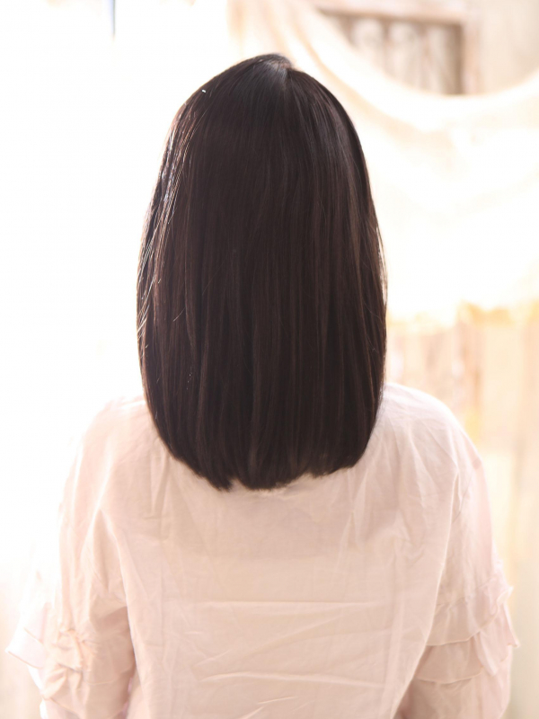 セットが簡単！ナチュラルストレートのミディアムヘア