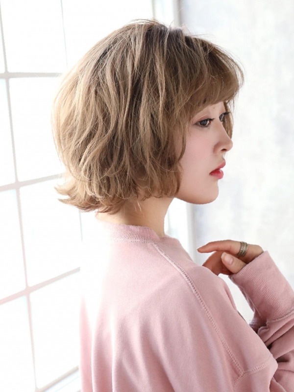 ストレートアイロンで簡単！くせ毛風ウェーブの外ハネボブ