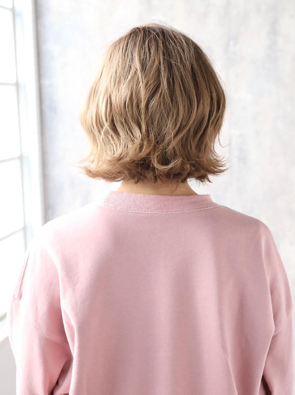 ストレートアイロンで簡単！くせ毛風ウェーブの外ハネボブ