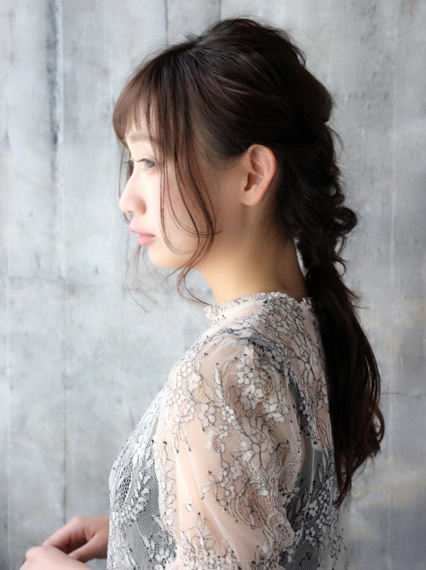 キュンと可愛いロングヘアの編みおろしアレンジ
