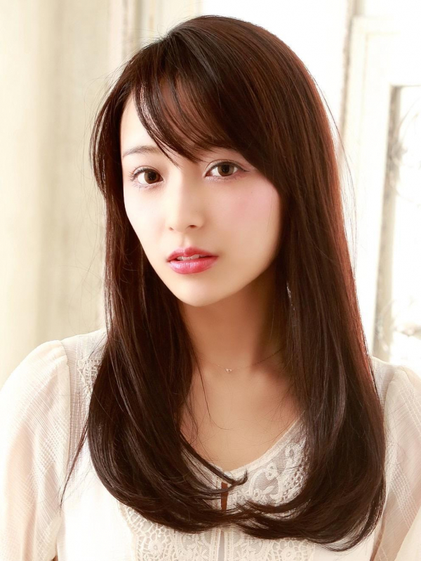 毛先レイヤーがポイント！しっとり内巻きロングヘア