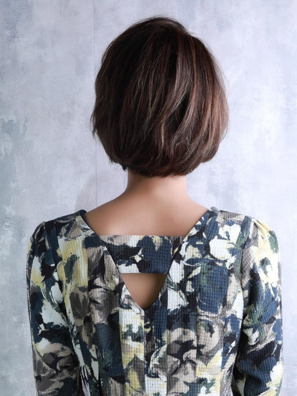 毛先重めショートボブ