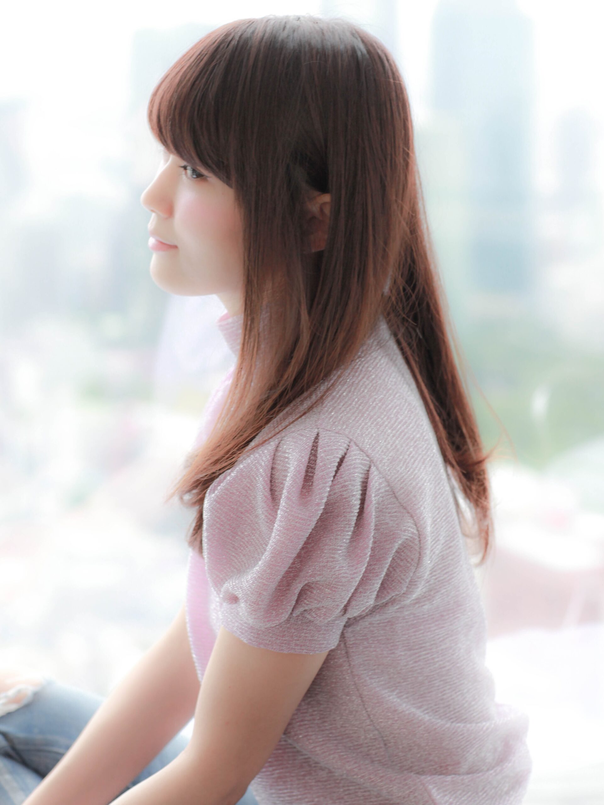 ミルクティーピンクの愛され内巻きロングヘア