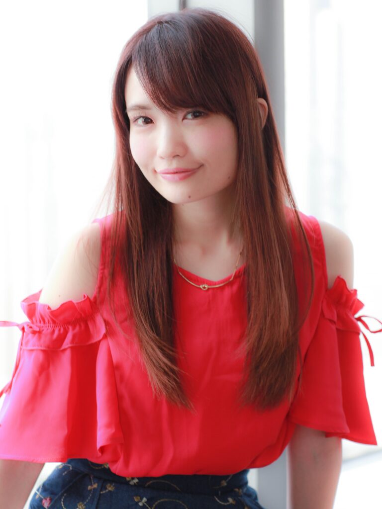 ミルクティーピンクのナチュラルストレートロングヘア