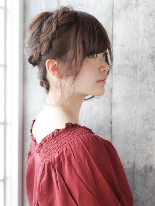 ミディアムの中途半端な長さでもOKのゆるヘアアレンジ