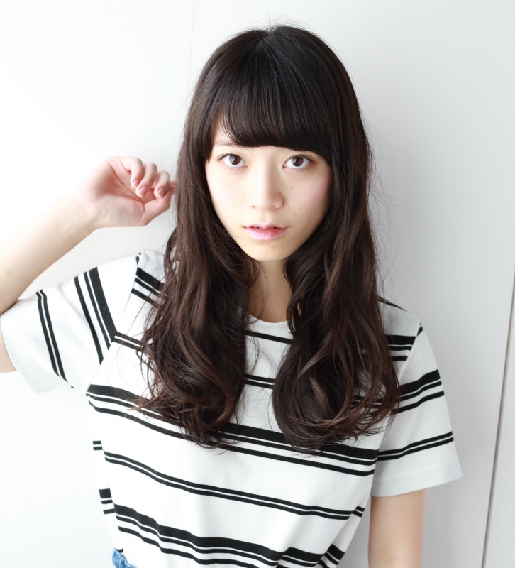 重めバング×ゆるふわパーマの黒髪ロングヘア