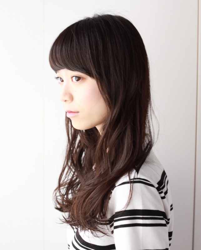 重めバング×ゆるふわパーマの黒髪ロングヘア