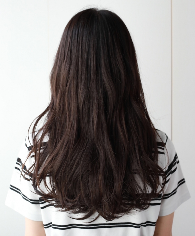重めバング×ゆるふわパーマの黒髪ロングヘア
