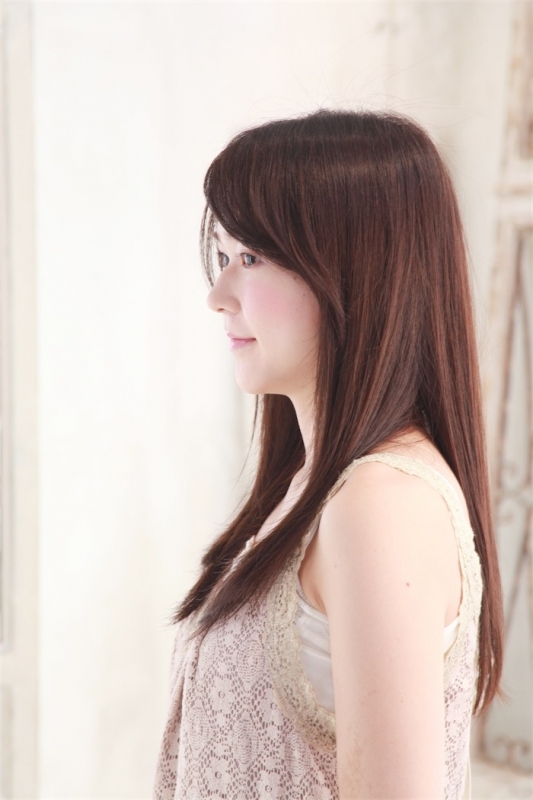 前髪なし×ピンクベージュの愛されストレートロングヘア