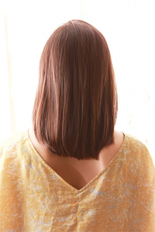 クセが生きる！ かきあげ前髪の外国人風ミディアムストレート