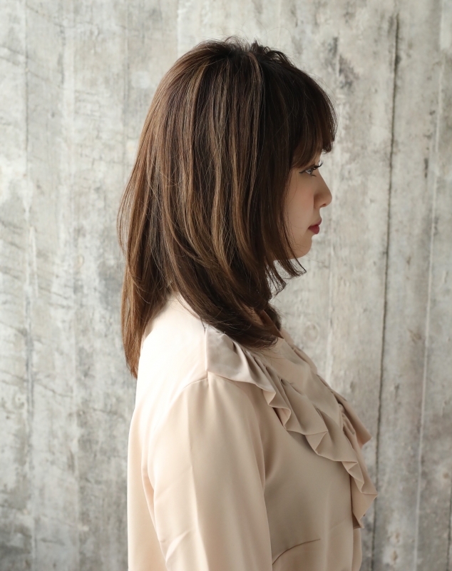 内巻きワンカールパーマで小顔になれるミディアムスタイル