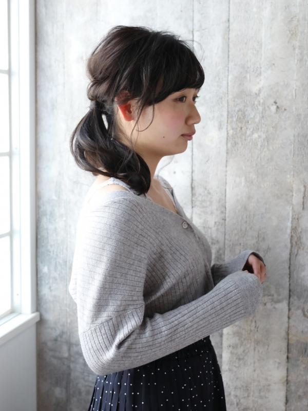 ルーズなふんわりポニーテールミディアムアレンジ