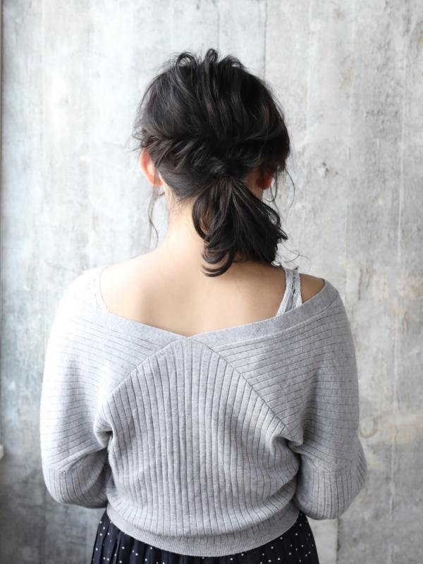 ルーズなふんわりポニーテールミディアムアレンジ