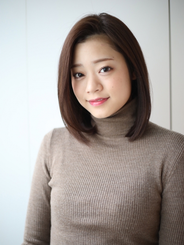 かきあげバングが大人っぽいストレートボブ