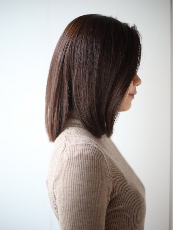 かきあげバングが大人っぽいストレートボブ