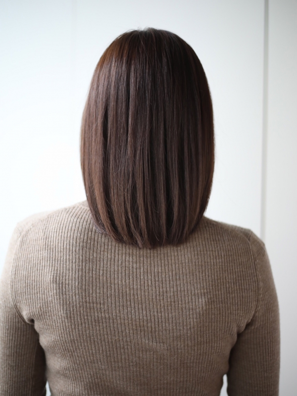 かきあげバングが大人っぽいストレートボブ