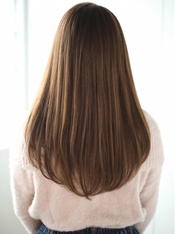 顔周りレイヤーで小顔が叶うセミロングスタイル