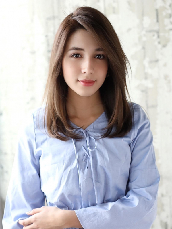 面長さんにも◎似合わせレイヤーカットのセミロング