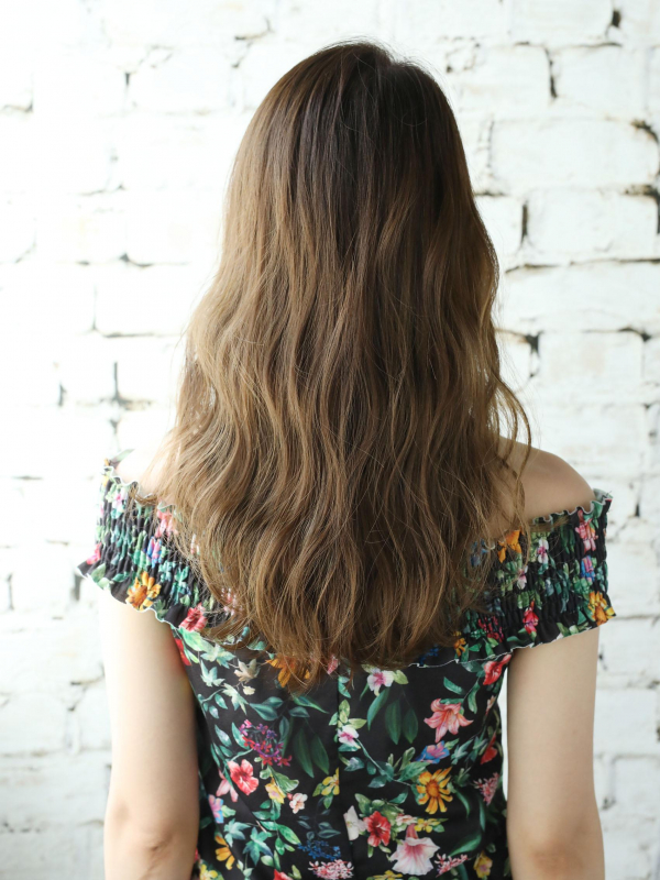 リラクシーな波ウェーブの前髪なし×大人セミロング