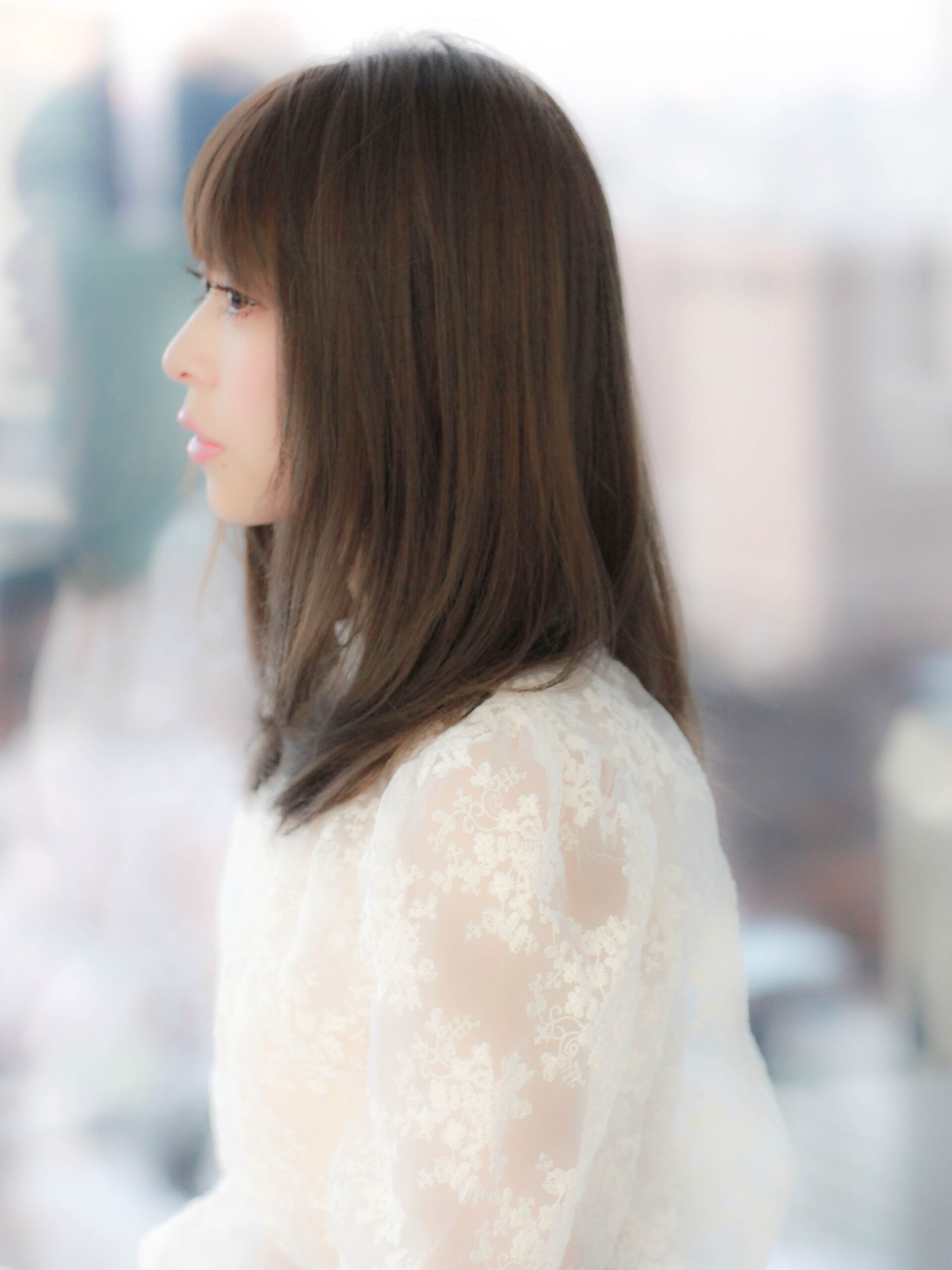 ぱっつん前髪×レイヤーカットの小顔セミロング