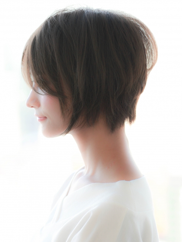 ショートボブはひし形×弱酸性カラーのツヤ髪で美人見え
