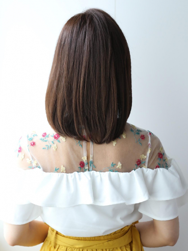 毛先ワンカールで大人なモテミディアムスタイル