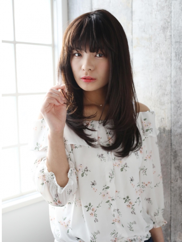 厚めバング×黒髪のヘルシーストレートセミロング