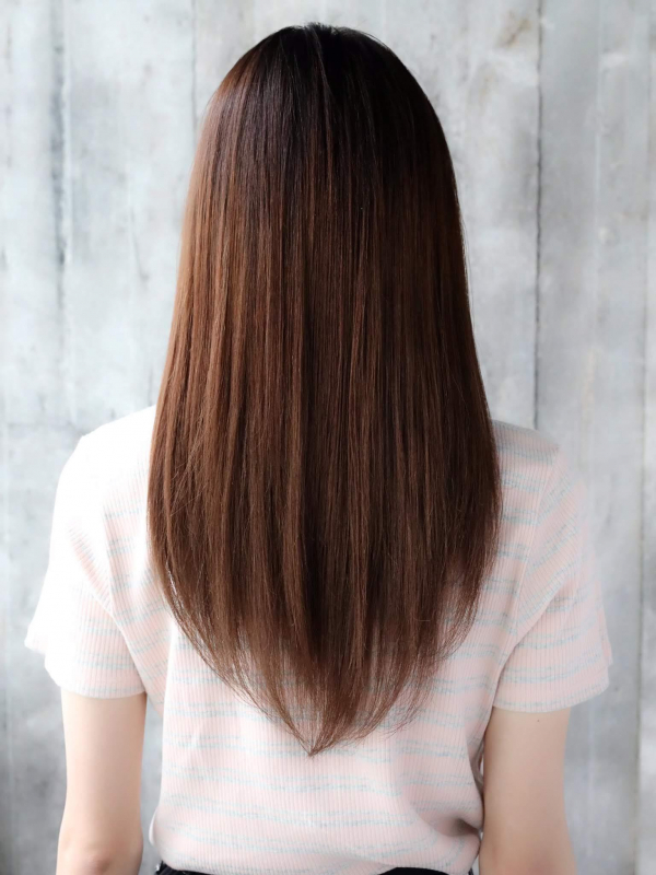 オン眉シースルーバングのヘルシーなセミロングストレート